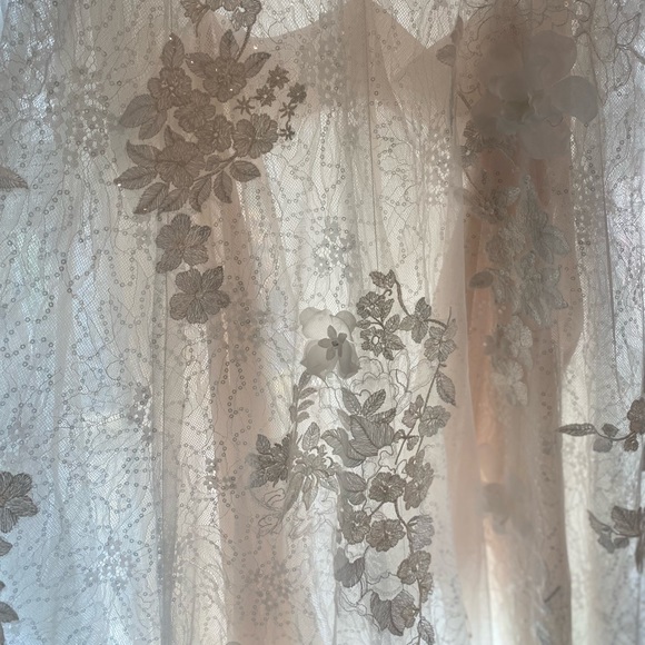 Galina Signature Wedding Gown - Picture 4 of 11